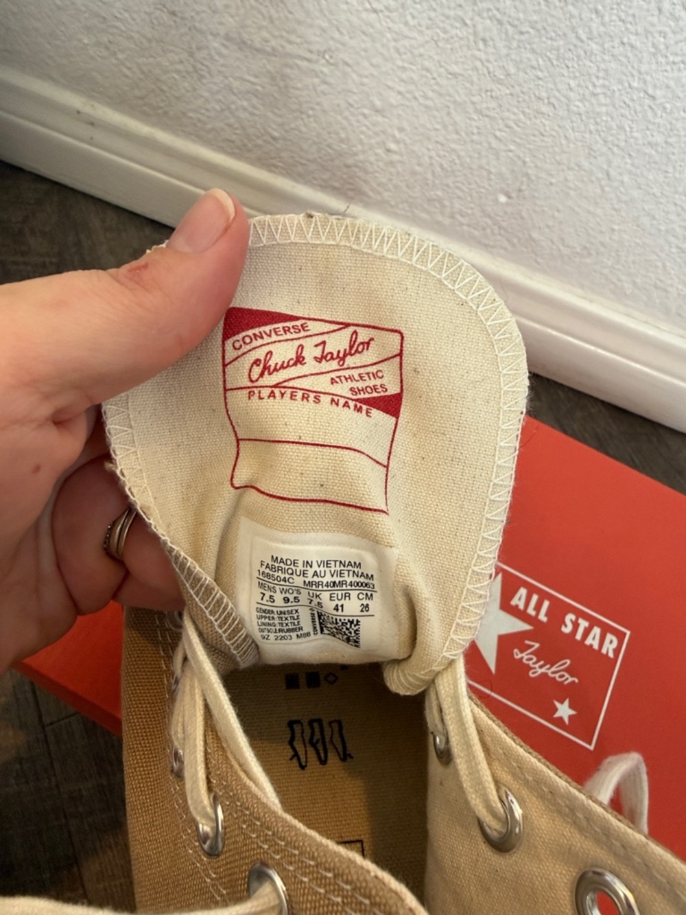 Converse Chuck Taylor’s with box - Picture 7 of 7